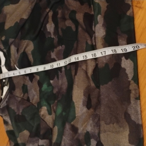Nike Dri fit shorter ladies camo sweatshirt. Size large. Great for sports! - Picture 7 of 9